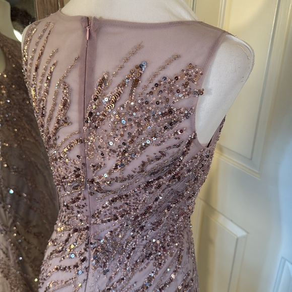 MAC DUGGAL
Sleeveless Embellished Boat Neck Gown - Picture 12 of 15